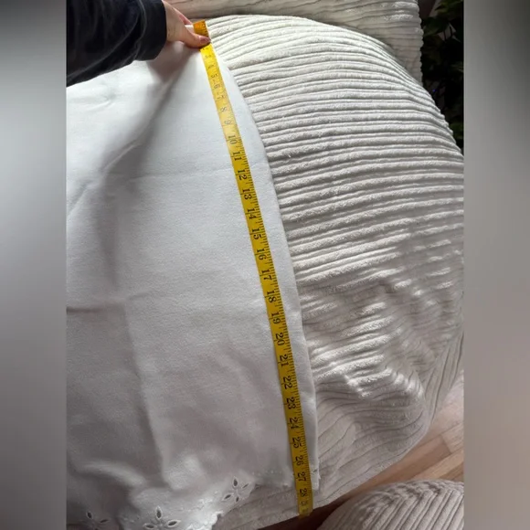 Zara White Knit Skirt with Eyelet Hem - Picture 5 of 6